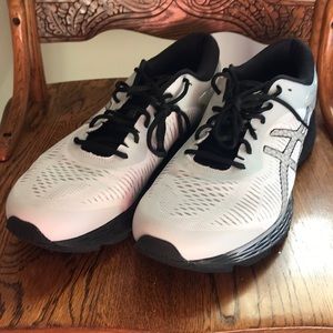 Like new men’s Asics size 12.5
